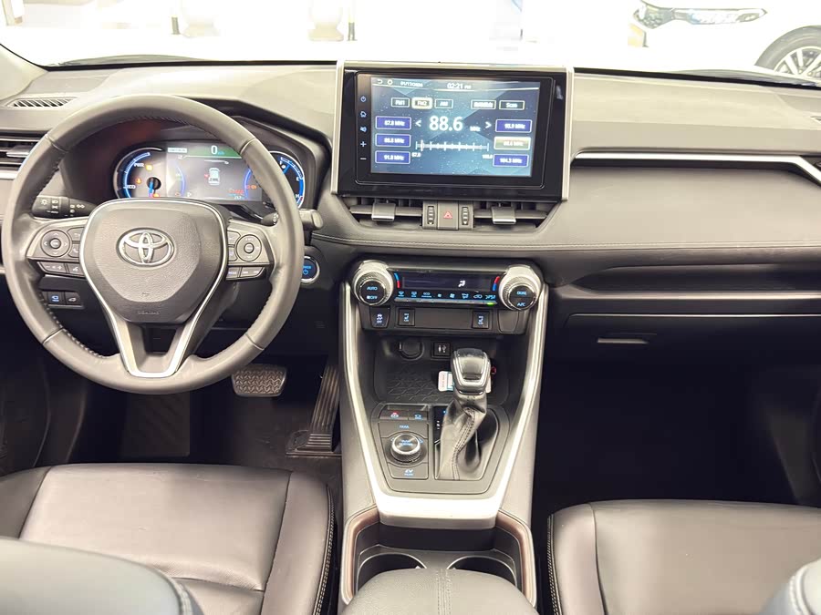 Toyota RAV4 2021 car image #21