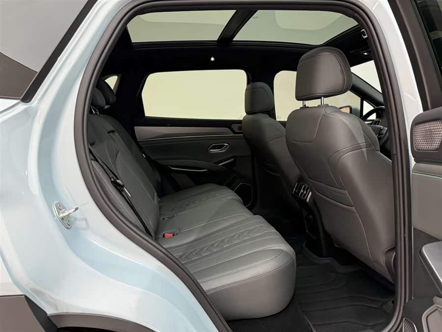 BYD SongL DM-i 2025 #21 BYD SongL DM-i 2025 car image #21