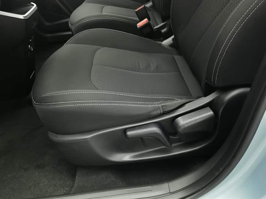 哪吒汽车 哪吒V 2021 汽车图片 #21