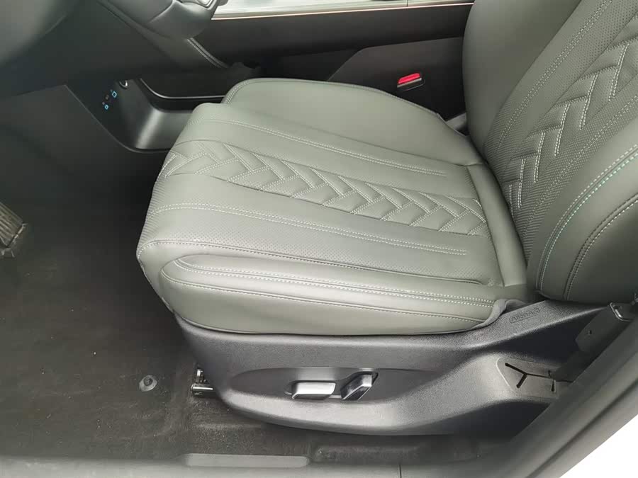 BYD SongL DM-i 2025 car image #21