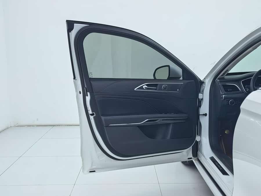 Ford Taurus 2019 car image #21