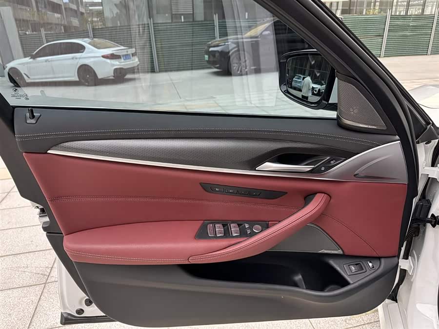 BMW 5 Series New Energy 2021 car image #21