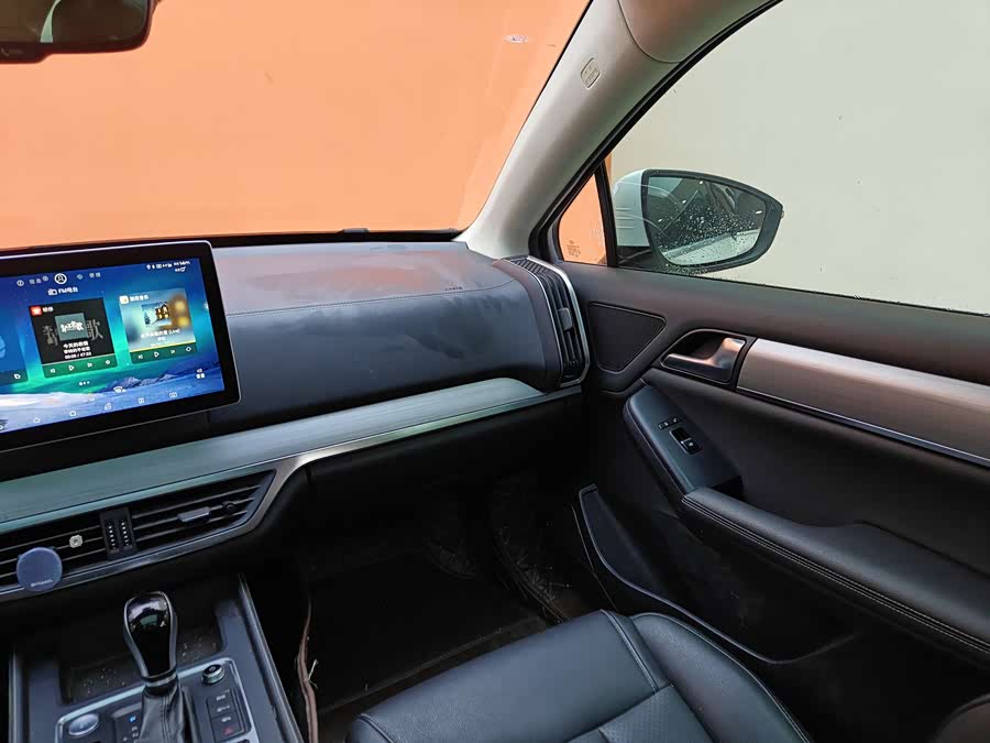 BYD Tang 2018 #21 BYD Tang 2018 car image #21