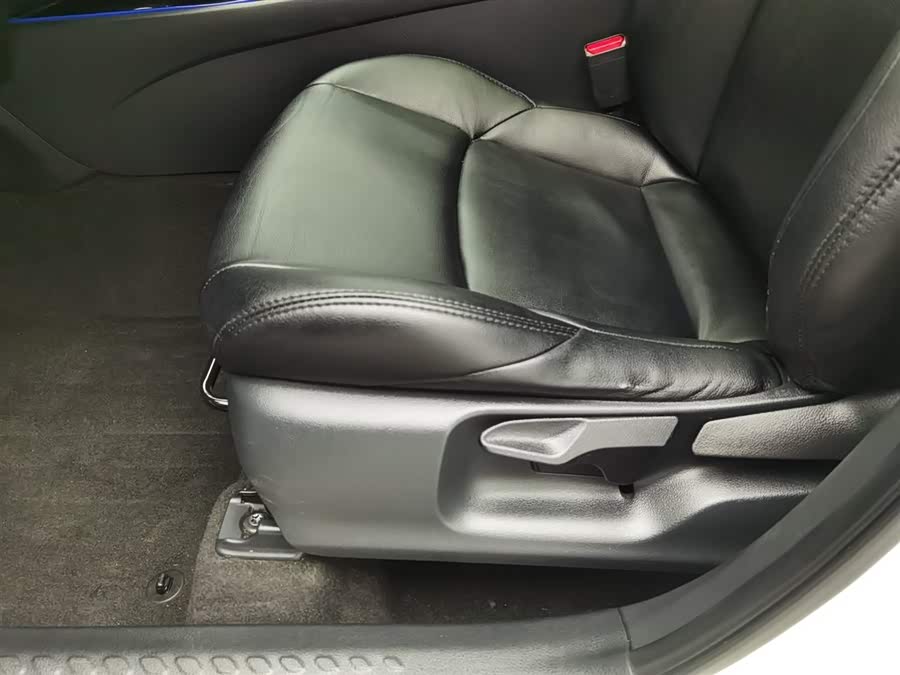 Toyota C-HR 2019 immagine di auto #21