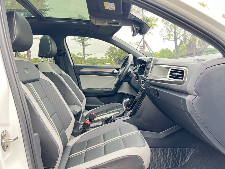 Volkswagen T-Roc 2023 car image #21