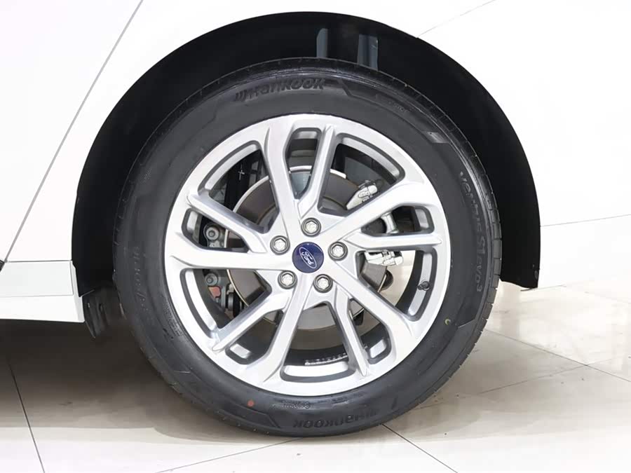 Ford Mondeo 2022 car image #21