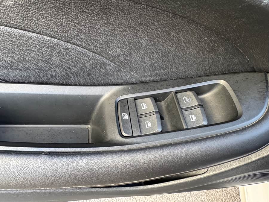 Roewe i5 2020 car image #21