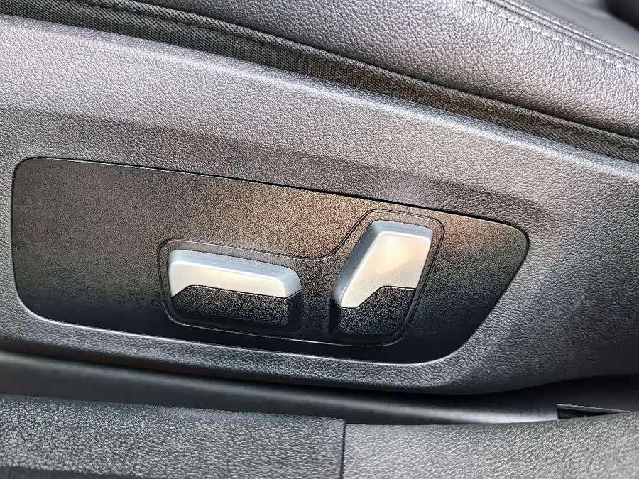 BMW i4 2023 car image #21