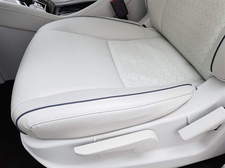 Forthing M7 2022 immagine di auto #21