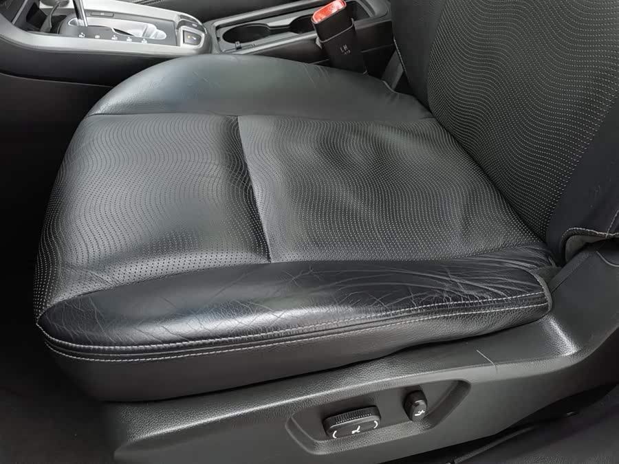 Chevrolet Captiva 2014 car image #21