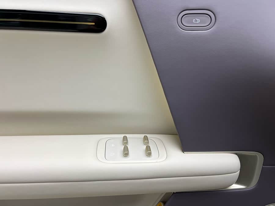 阿维塔 阿维塔06 2025 汽车图片 #21