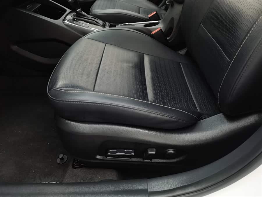 起亚 起亚K3 2018 汽车图片 #21