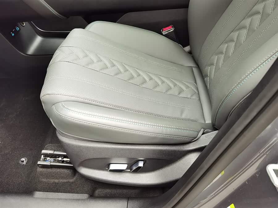 BYD SongL DM-i 2025 car image #21