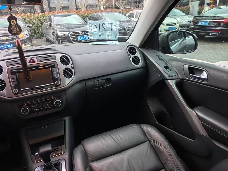 Volkswagen Tiguan 2011 car image #21