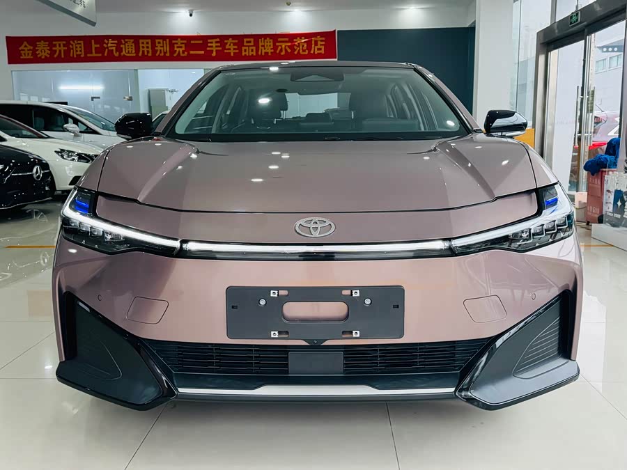 Toyota bZ3 2023 صورة سيارة #21