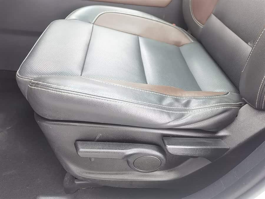 SWM X7 2018 صورة سيارة #21