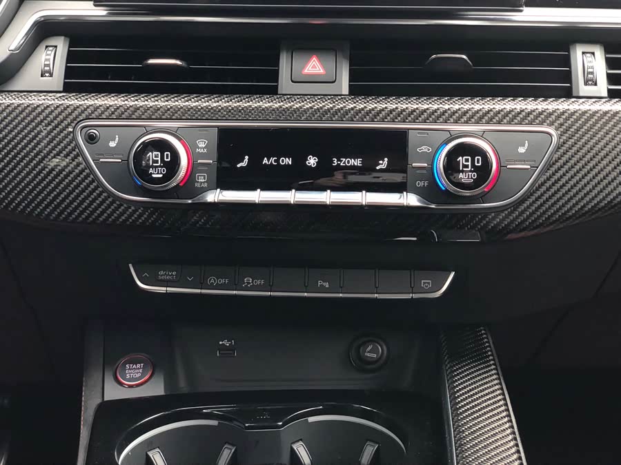 Audi RS 4 2023 immagine di auto #21