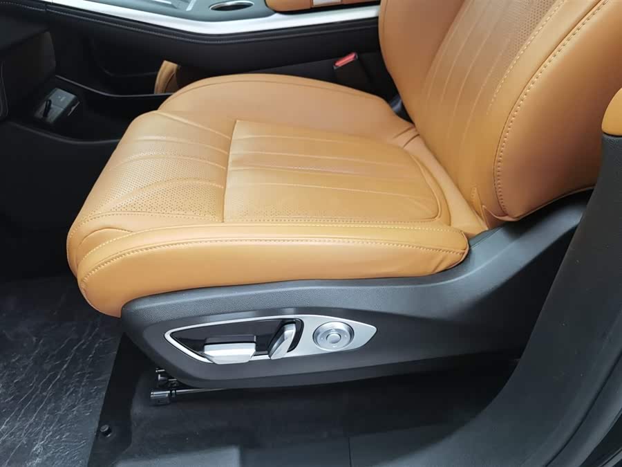 Xpeng G9 2025 car image #21