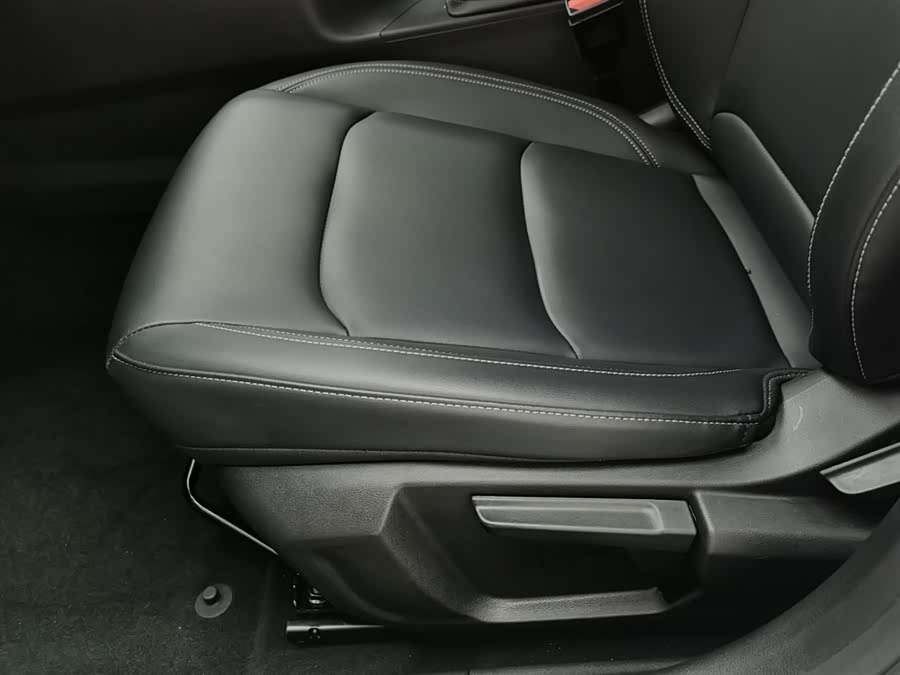 GEELY Emgrand 2025 car image #21