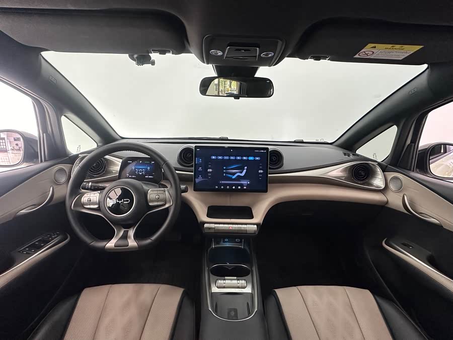 BYD Dolphin 2024 immagine di auto #21