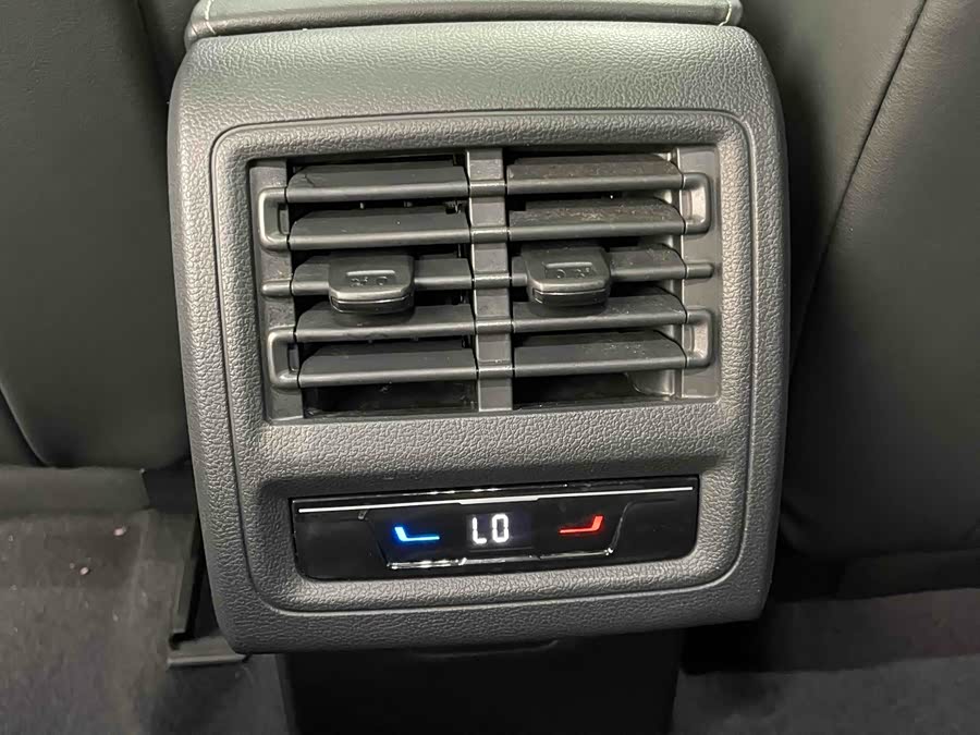 Volkswagen Golf 2021 car image #21
