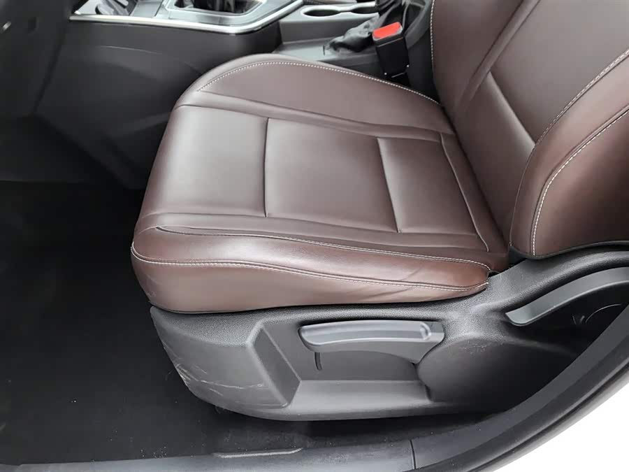 Forthing T5 2024 immagine di auto #21