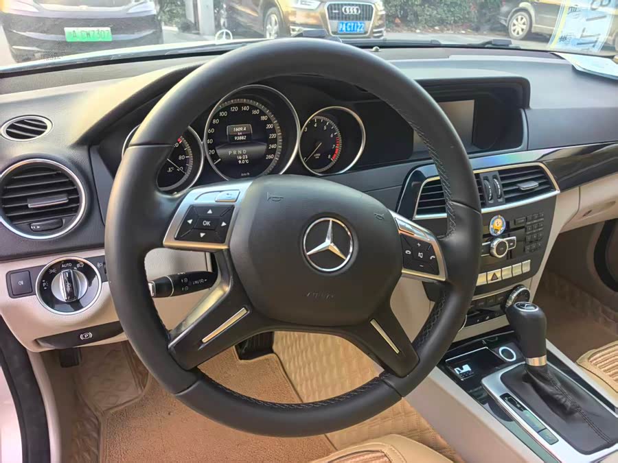 Mercedes-Benz C Class 2014 car image #21