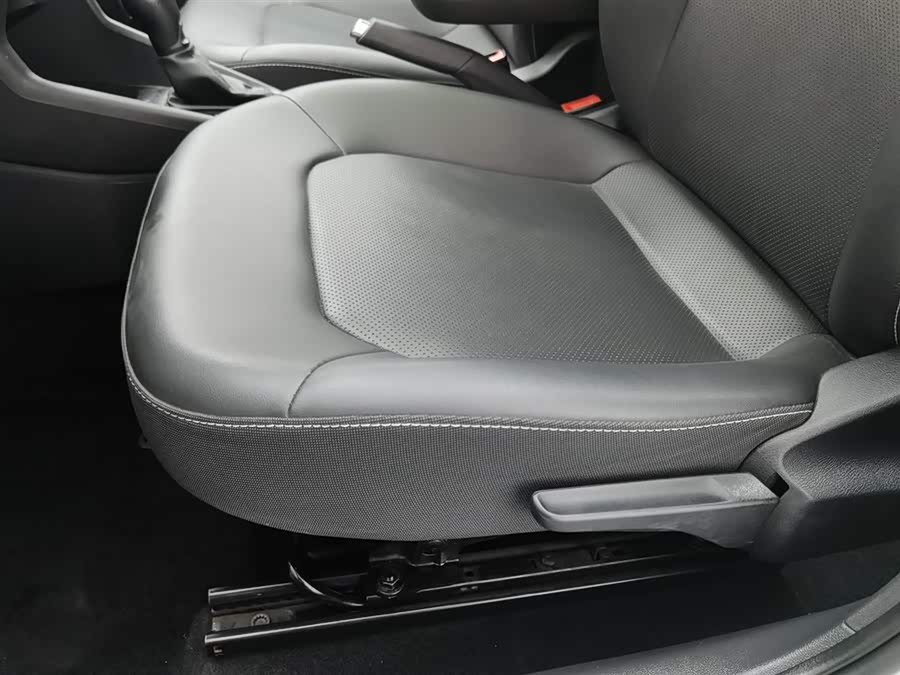 Skoda Rapid 2020 immagine di auto #21