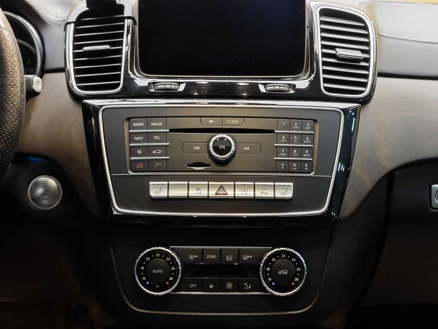 Mercedes-Benz GLE Class 2016 car image #21