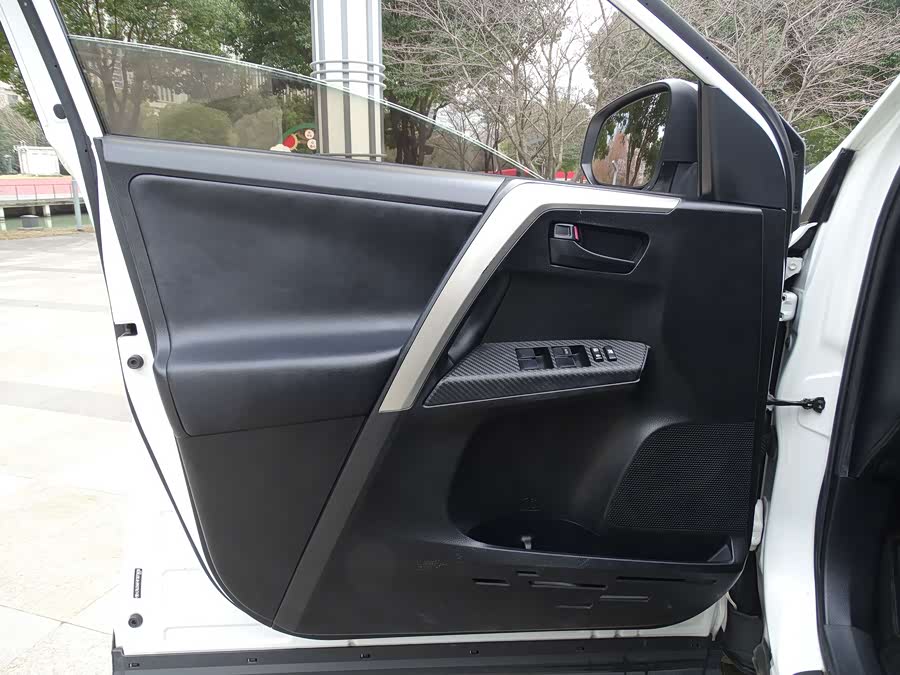 Toyota RAV4 2015 car image #21