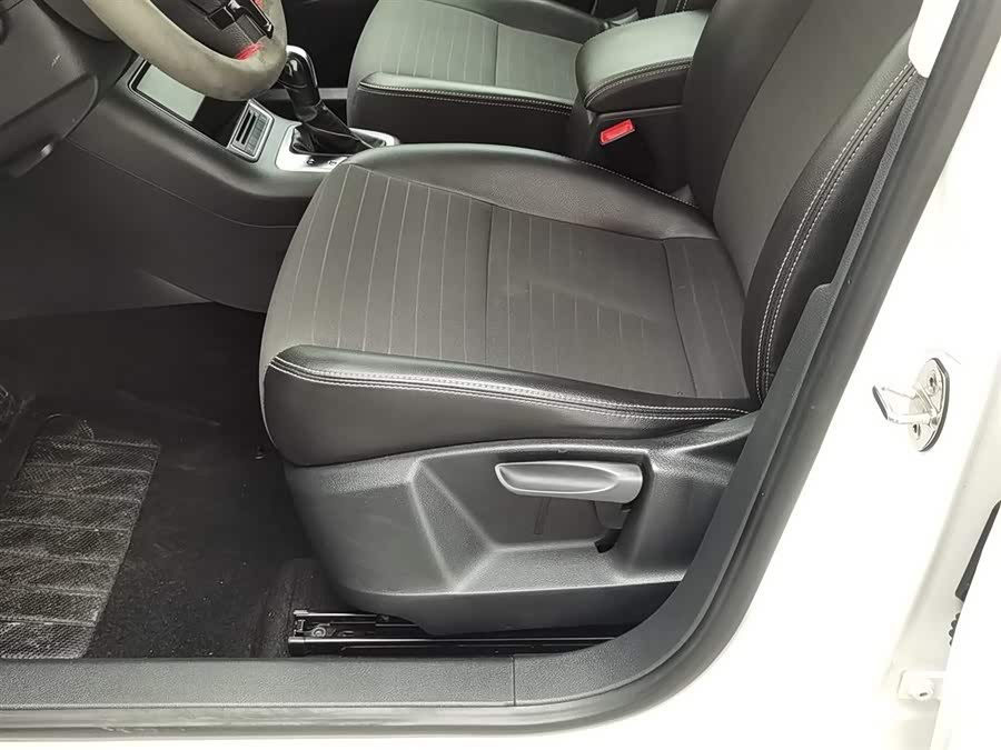 Volkswagen Tiguan 2019 car image #21
