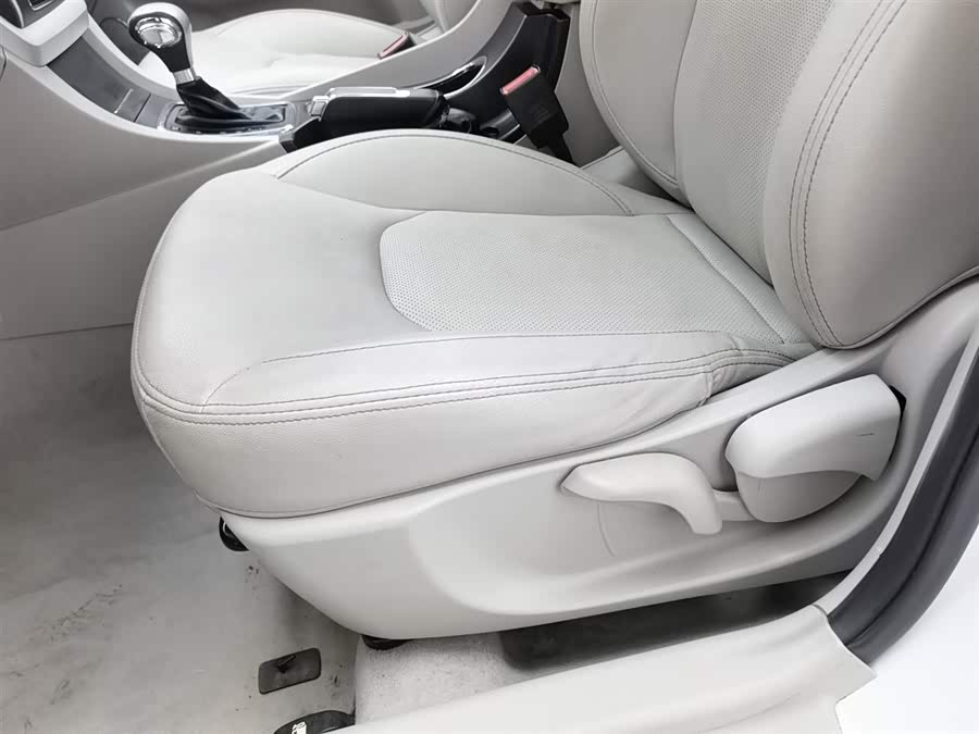 GEELY Emgrand 2015 car image #21