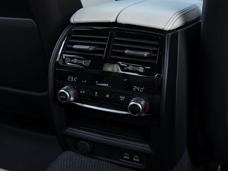 BMW M5 2023 изображение автомобиля #21