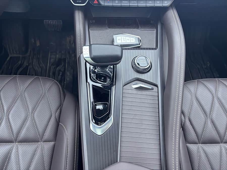 GEELY Monjaro 2025 car image #21