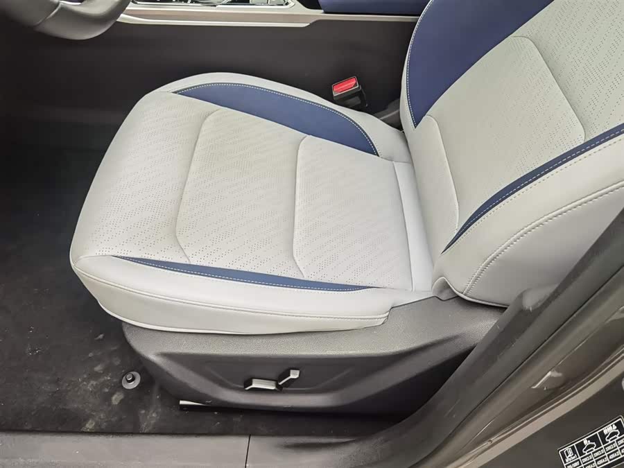 GEELY Emgrand 2017 car image #21