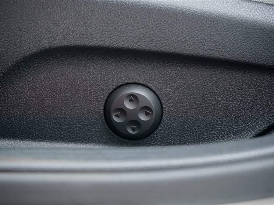 Mercedes-Benz C Class 2015 car image #21