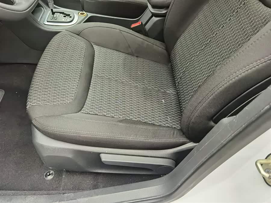 Peugeot 308 2015 car image #21