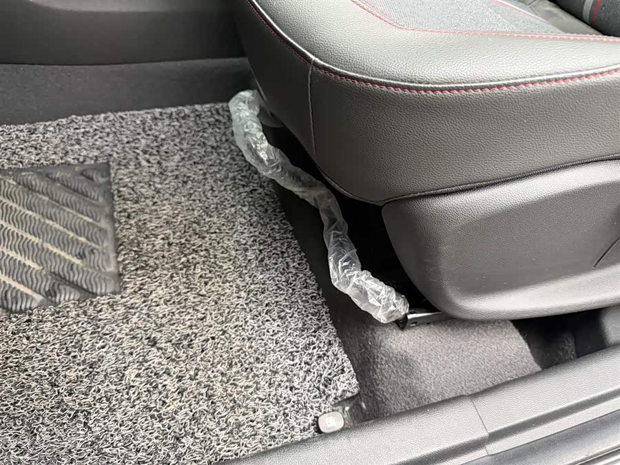 Chevrolet Tracker 2021 изображение автомобиля #21