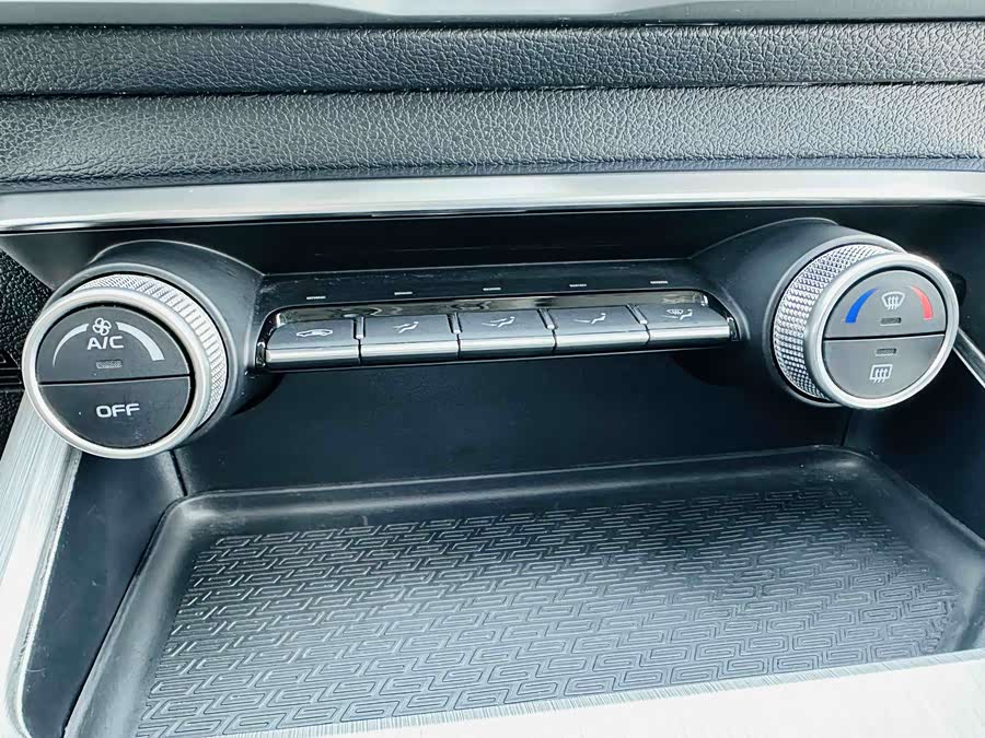 GEELY Coolray 2022 car image #21