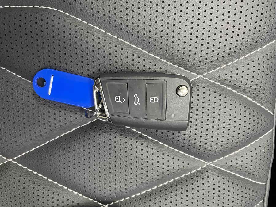 Volkswagen Tiguan L 2024 immagine di auto #21