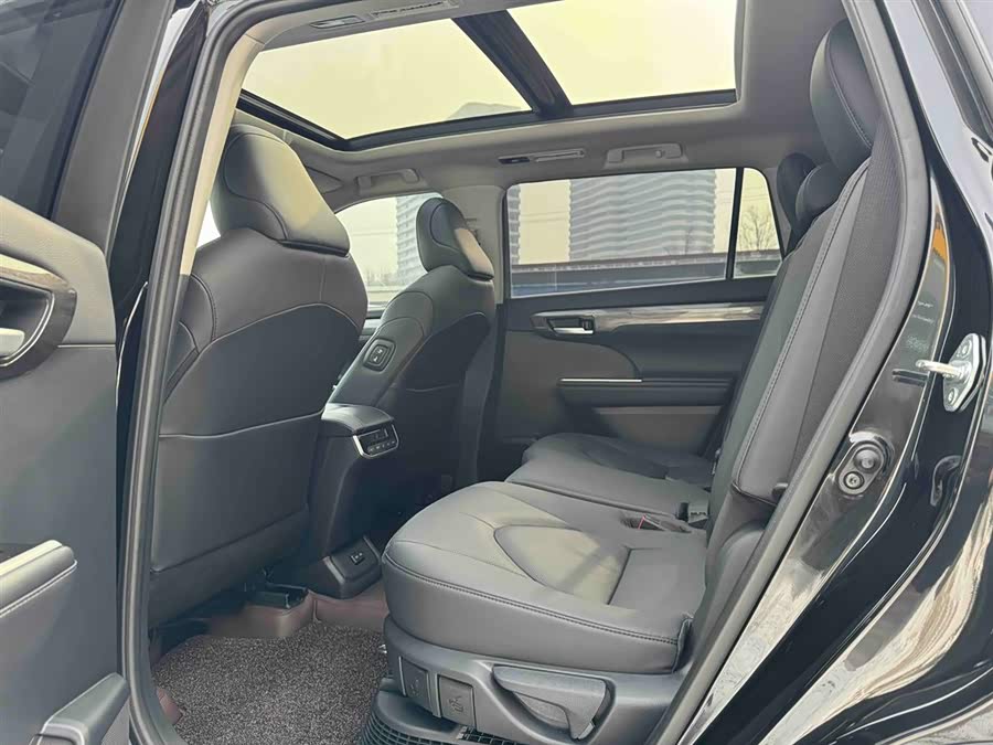 Toyota Highlander 2025 car image #21