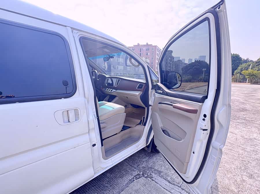 Forthing Lingzhi EV 2020 #21 Forthing Lingzhi EV 2020 car image #21