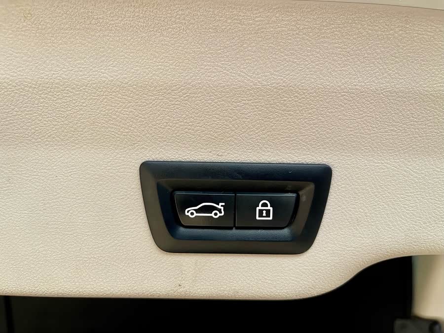 BMW 6 Series GT 2022 #21 BMW 6 Series GT 2022 car image #21