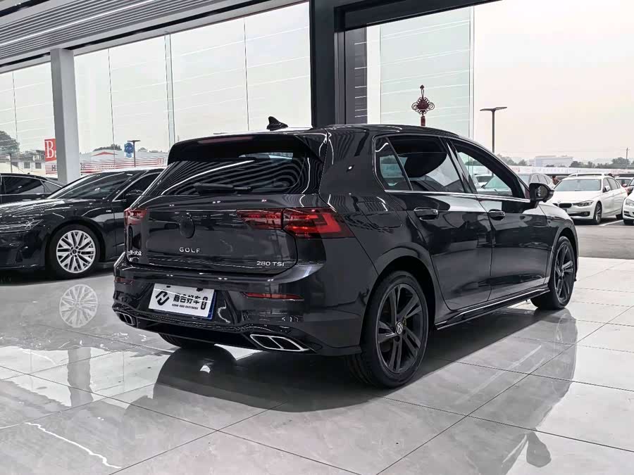 Volkswagen Golf 2024 car image #21