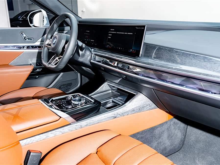 BMW i7 2025 car image #21