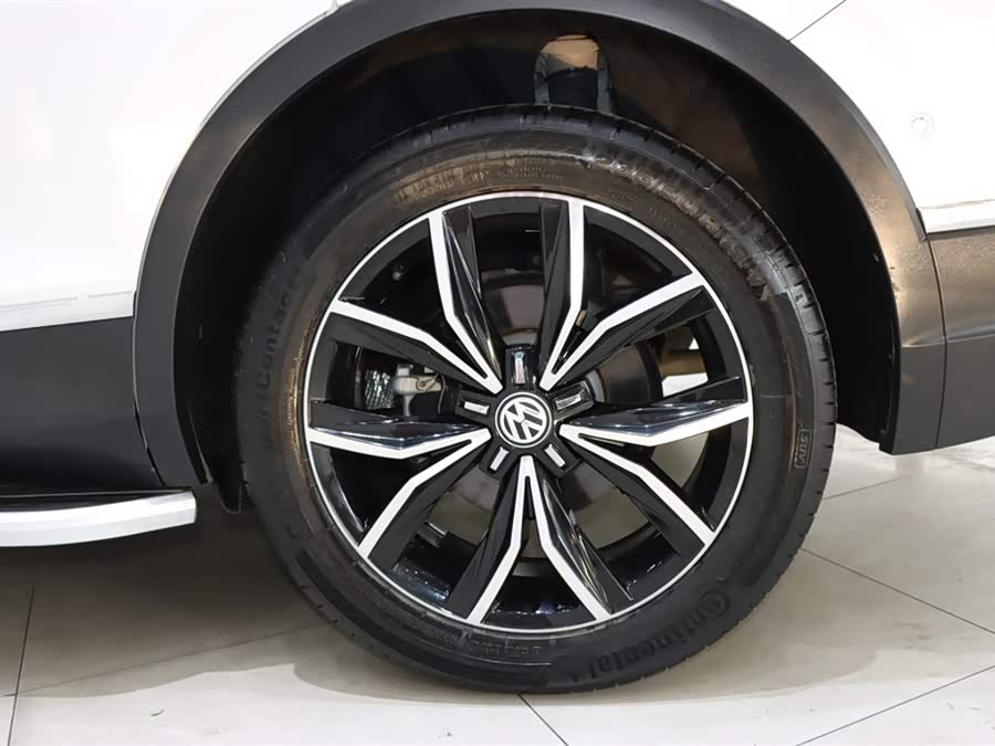 Volkswagen Tiguan L 2020 car image #21