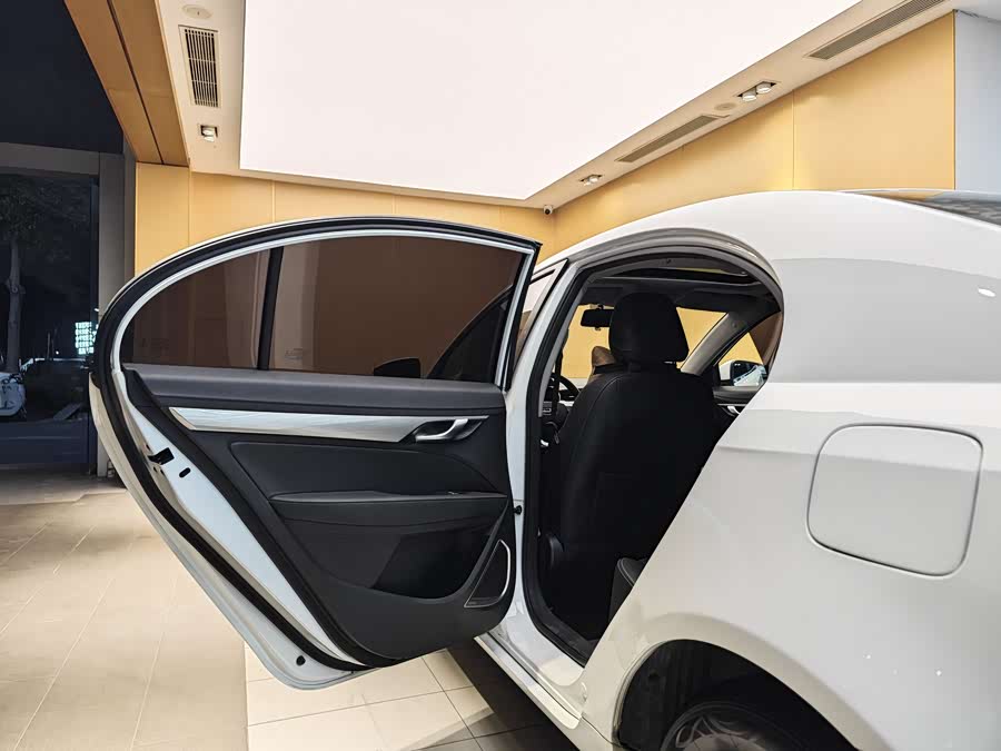 GEELY Emgrand 2020 #21 GEELY Emgrand 2020 car image #21