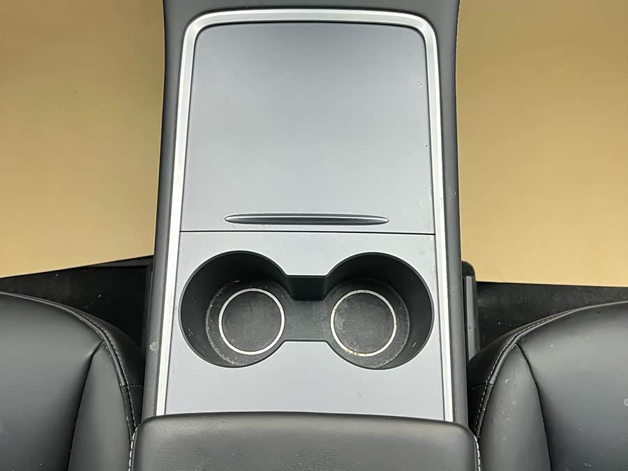Tesla Model Y 2022 car image #21