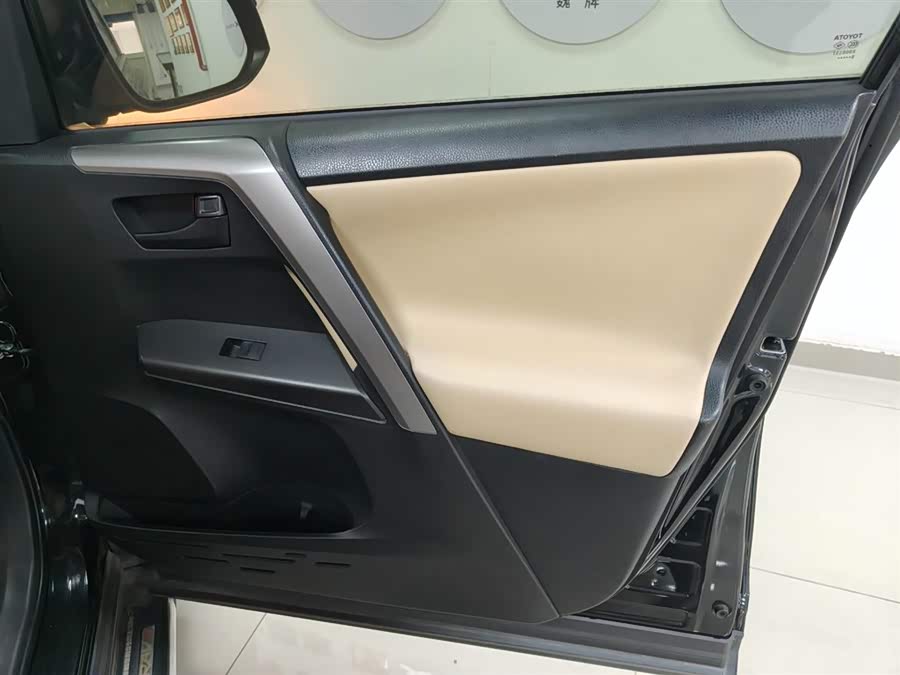 Toyota RAV4 2018 #21 Toyota RAV4 2018 car image #21