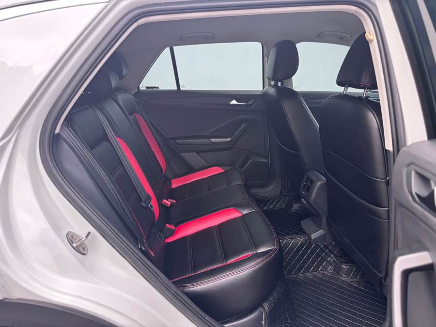 Volkswagen T-Roc 2019 car image #21